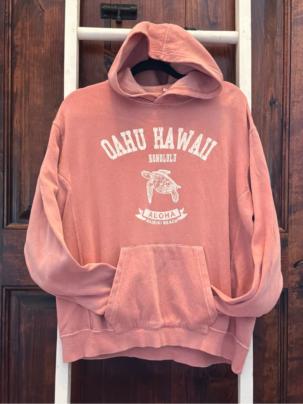 Oahu Hawaii Graphic Hoodie - Dusty Rose Pullover